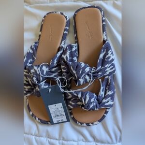 NEW Women's Patterned Bow Sandals Universal Thread Size 6 Navy / White